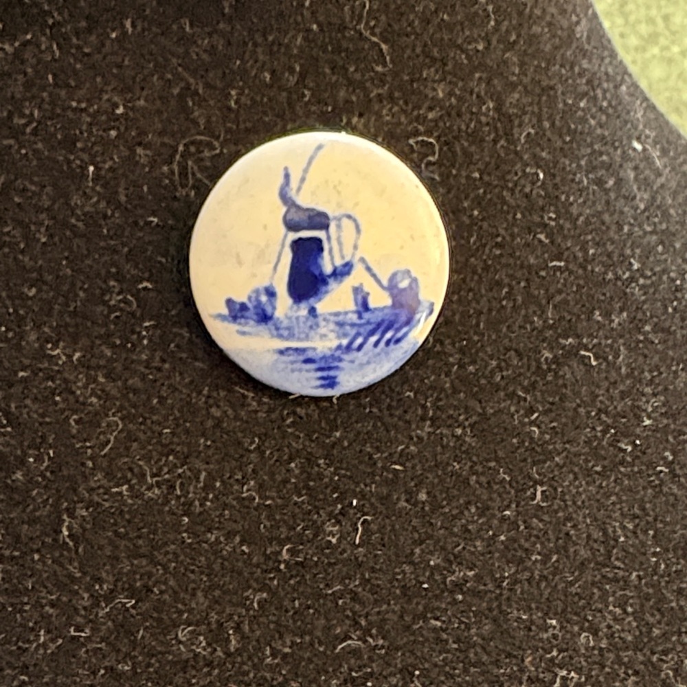 Vintage Delft porcelain brooch
